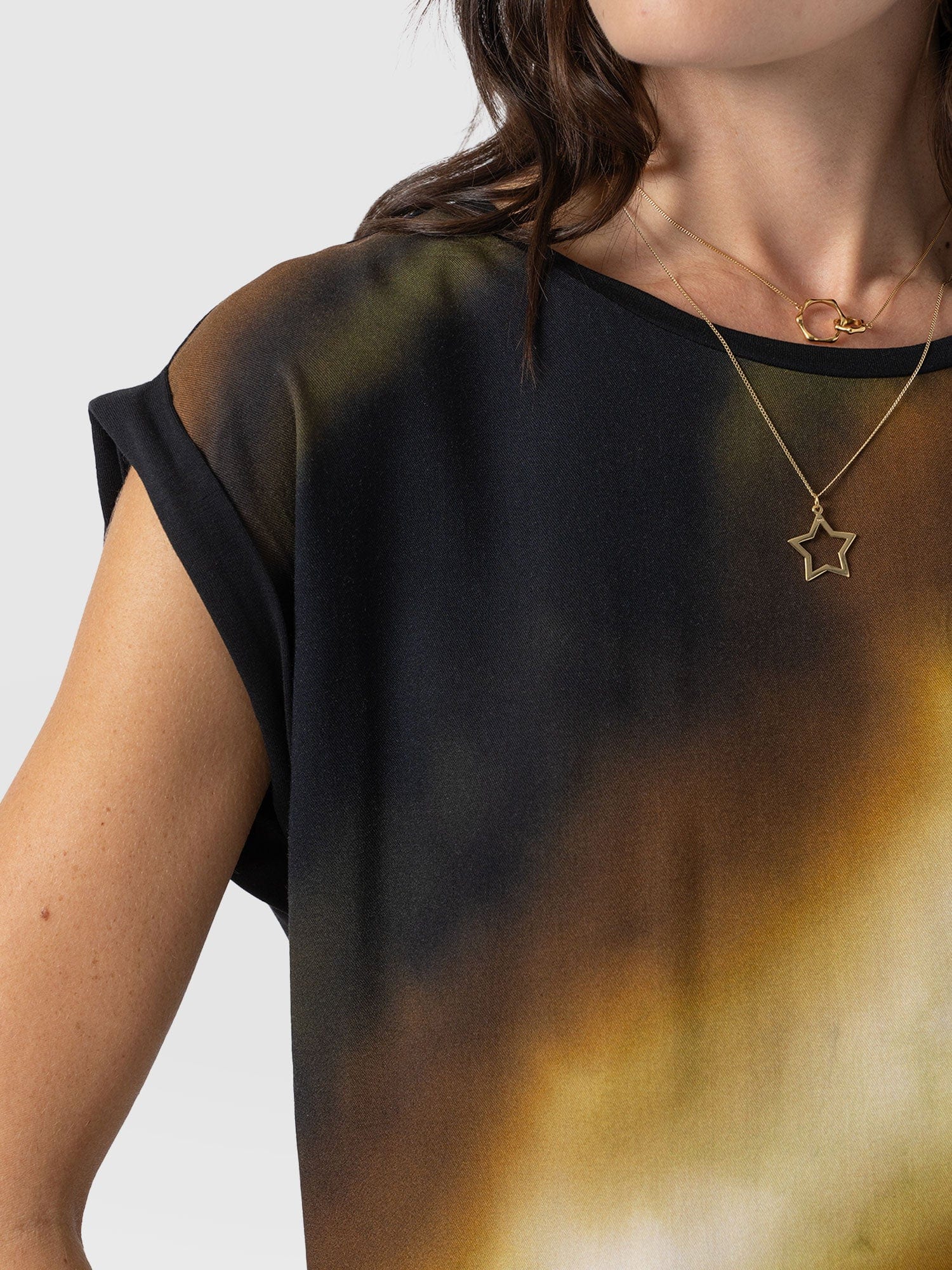 Turn Up Contrast Tee - Yellow Gradient - Women's T-shirts | Saint + Sofia® EU